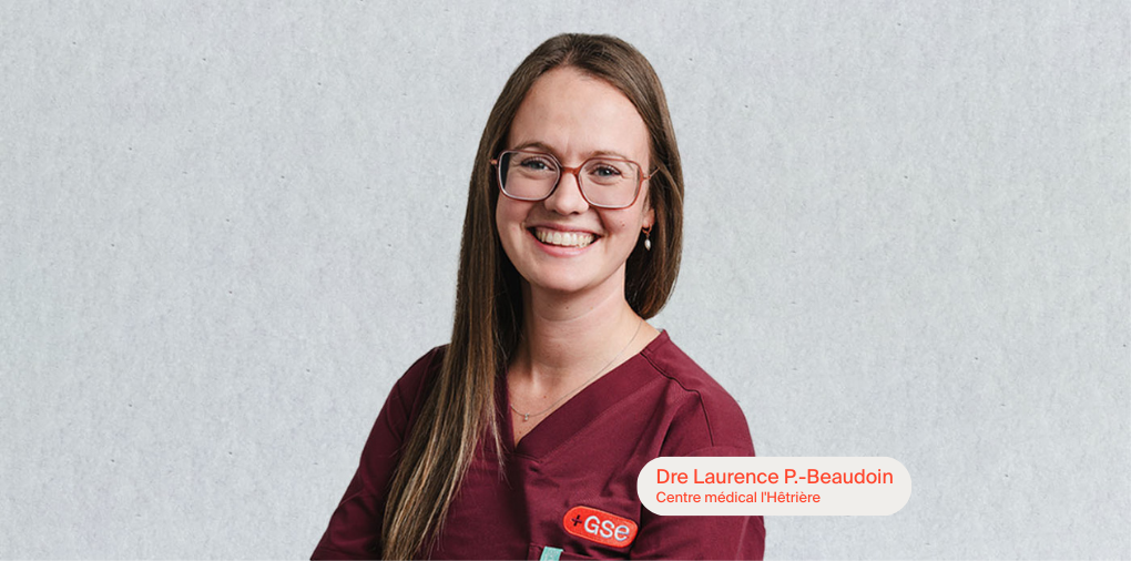 Dre Laurence P.-Beaudoin, en scrub GSE, travailant pour le Centre médical l'Hêtrière